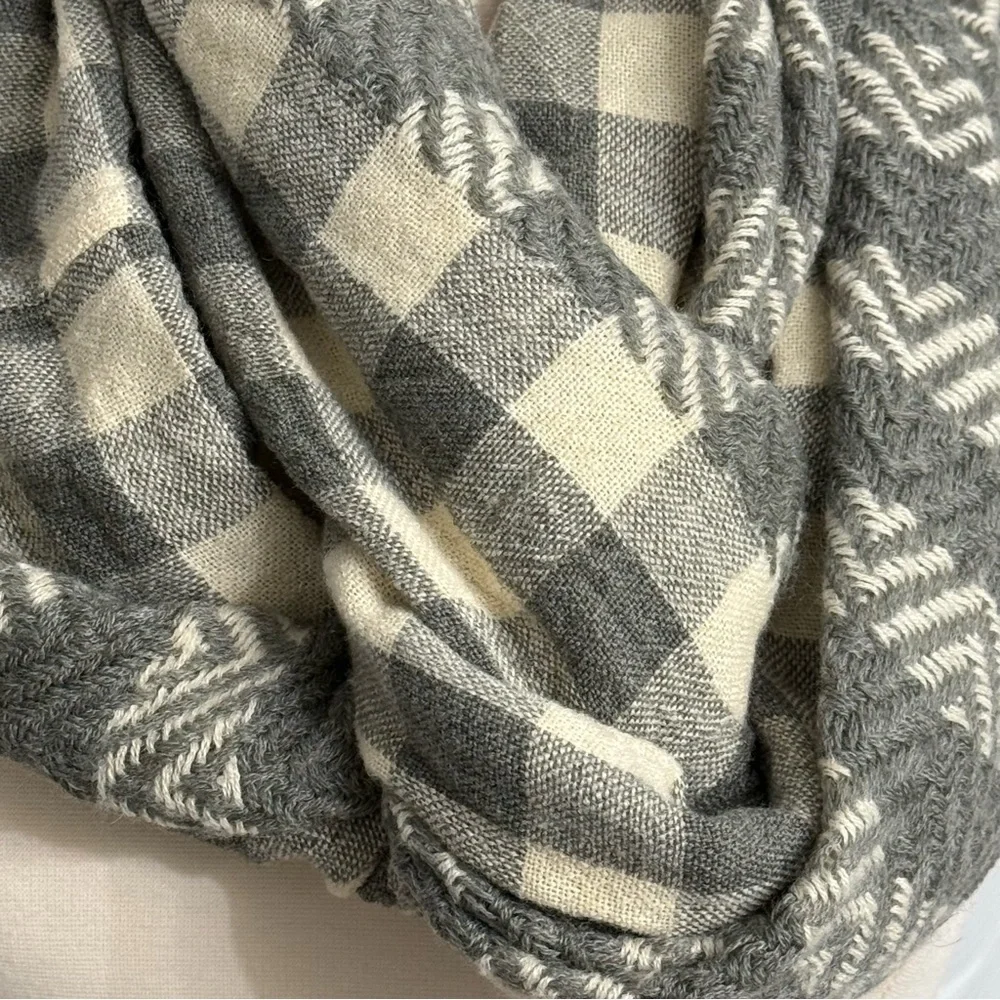 Womens Oversized Casual Wear Buffalo Check & Woven Infinity Scarf, Gray & Beige